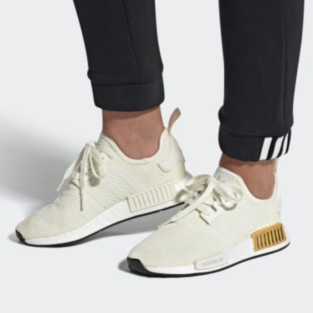 LIKE NEW * Adidas NM-R1 Sneakers